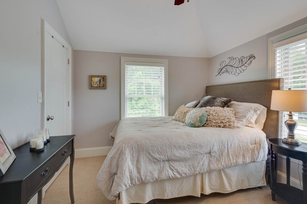 385 Howe St, Methuen MA 01844-2635 exterior