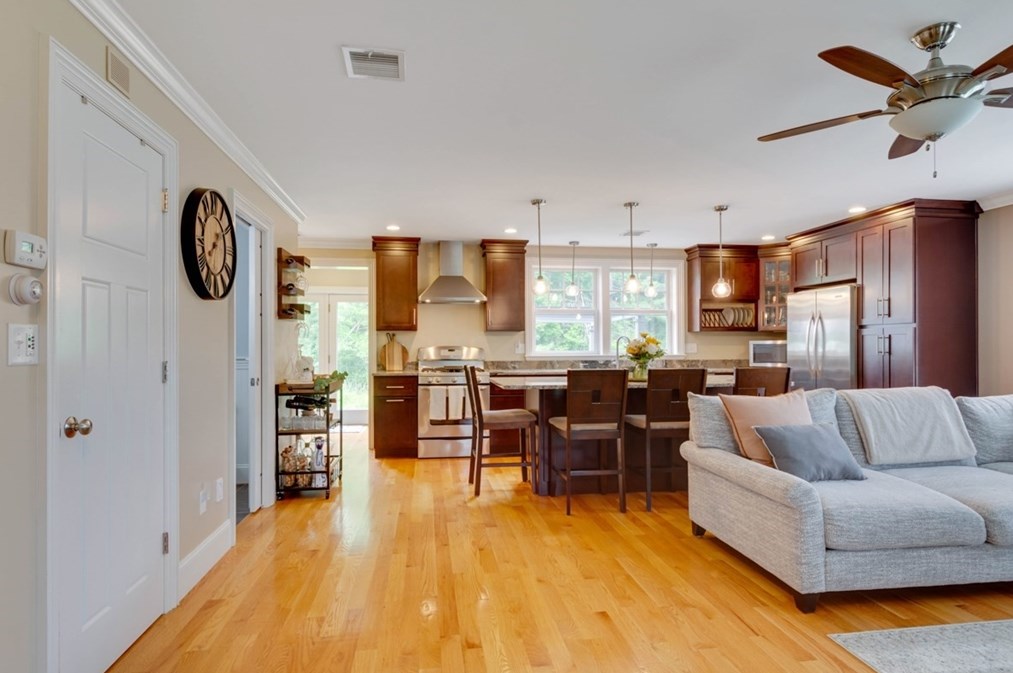 385 Howe St, Methuen MA 01844-2635 exterior