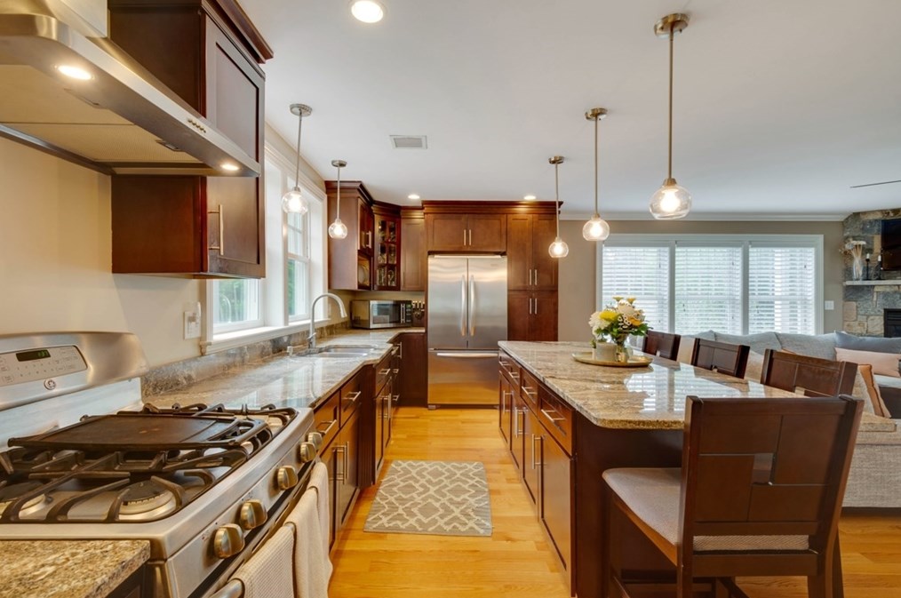 385 Howe St, Methuen MA 01844-2635 exterior