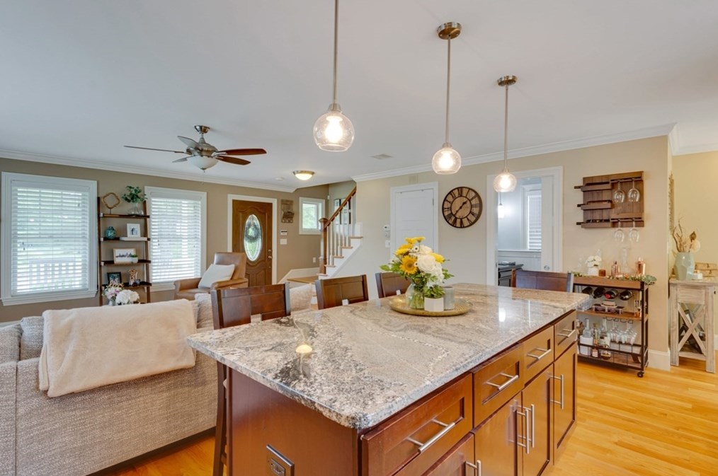 385 Howe St, Methuen MA 01844-2635 exterior