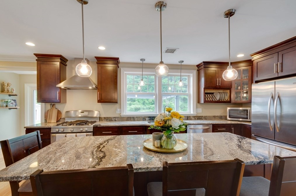 385 Howe St, Methuen MA 01844-2635 exterior