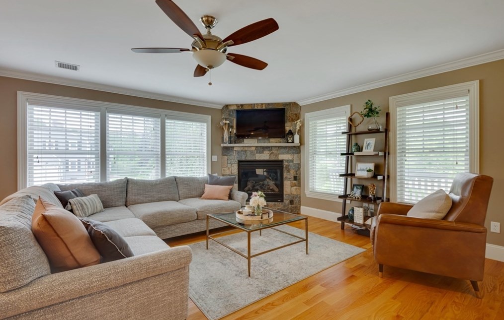 385 Howe St, Methuen MA 01844-2635 exterior