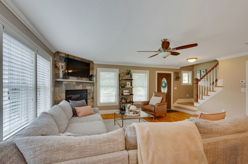 385 Howe St, Methuen MA 01844-2635 exterior