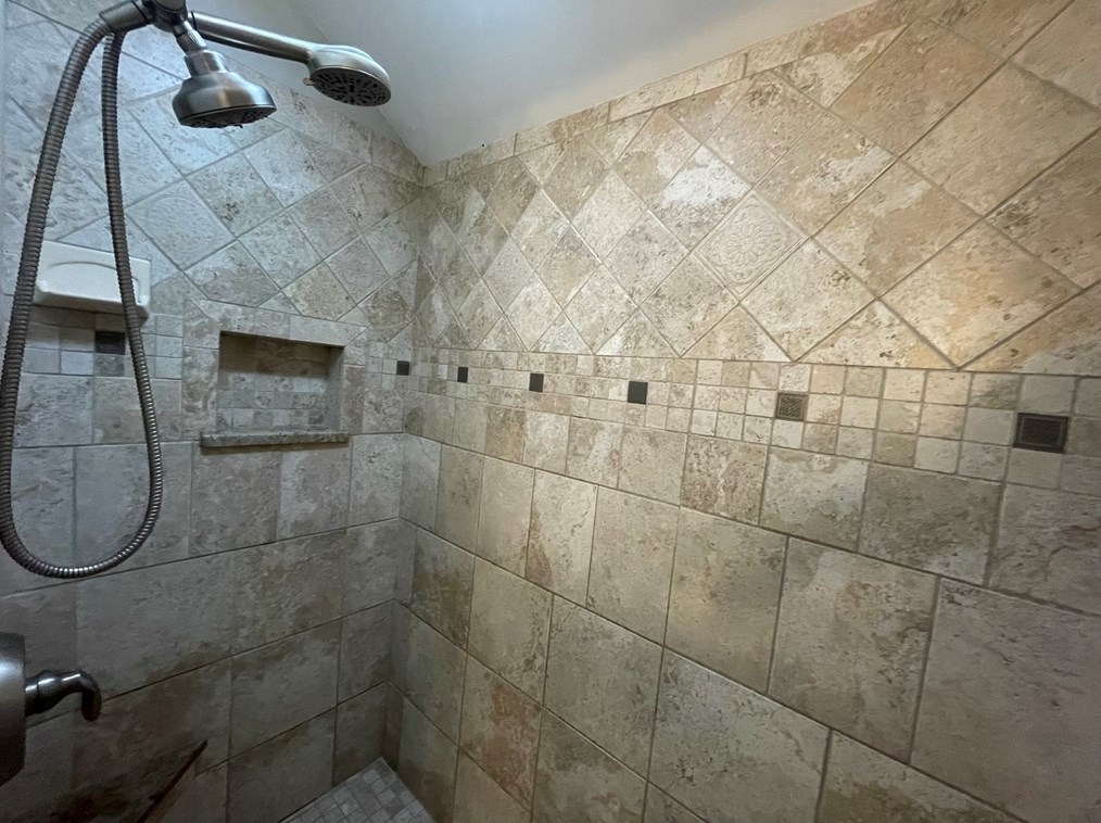 385 Howe St, Methuen MA 01844-2635 exterior