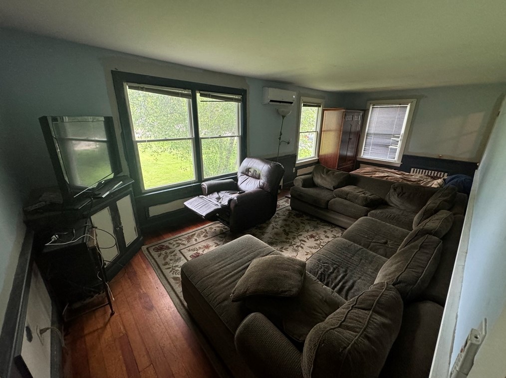 29 Pln St, Millis MA 02054-1533 exterior