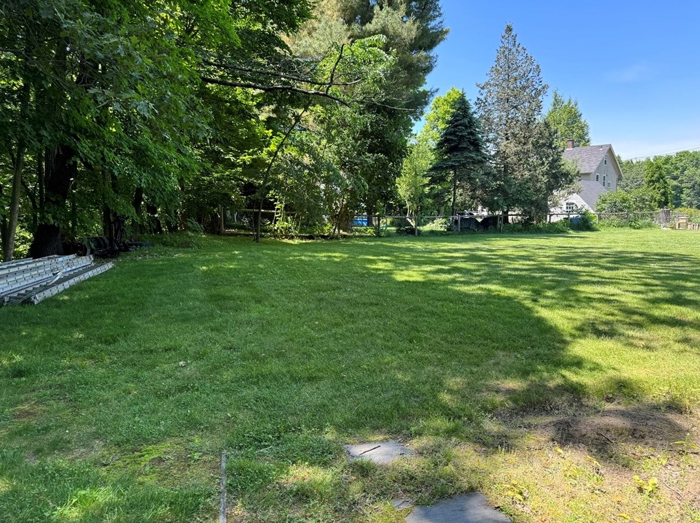 29 Pln St, Millis MA 02054-1533 exterior