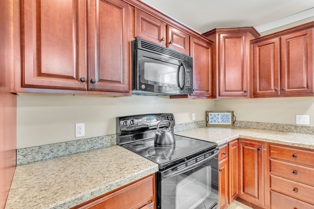 58 Brentwood St, Springfield MA 01108-3306 exterior