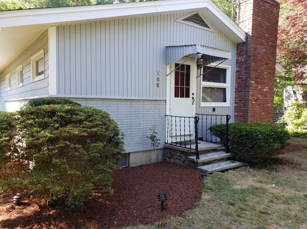 108 Lake Dr, Plymouth MA  02360-5645 exterior
