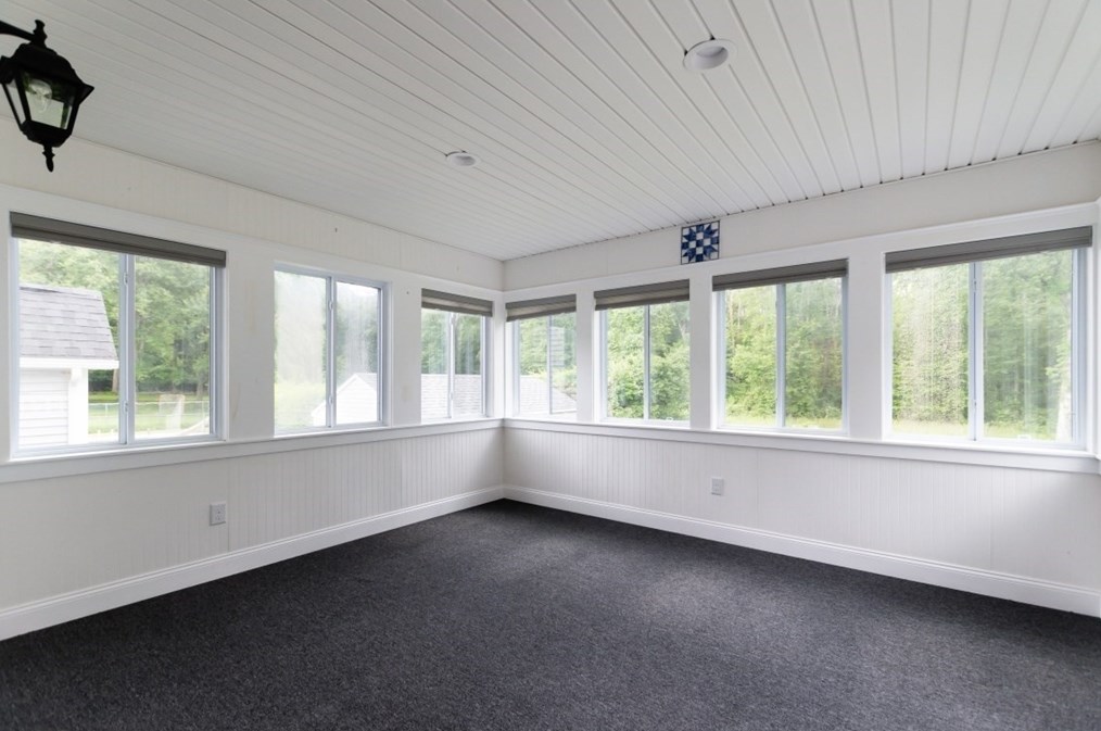 49 St, Upton MA 01568 exterior