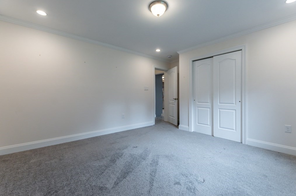 49 St, Upton MA 01568 exterior