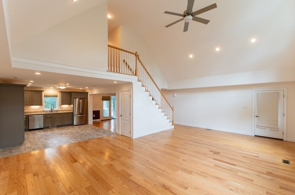 49 St, Upton MA 01568 exterior