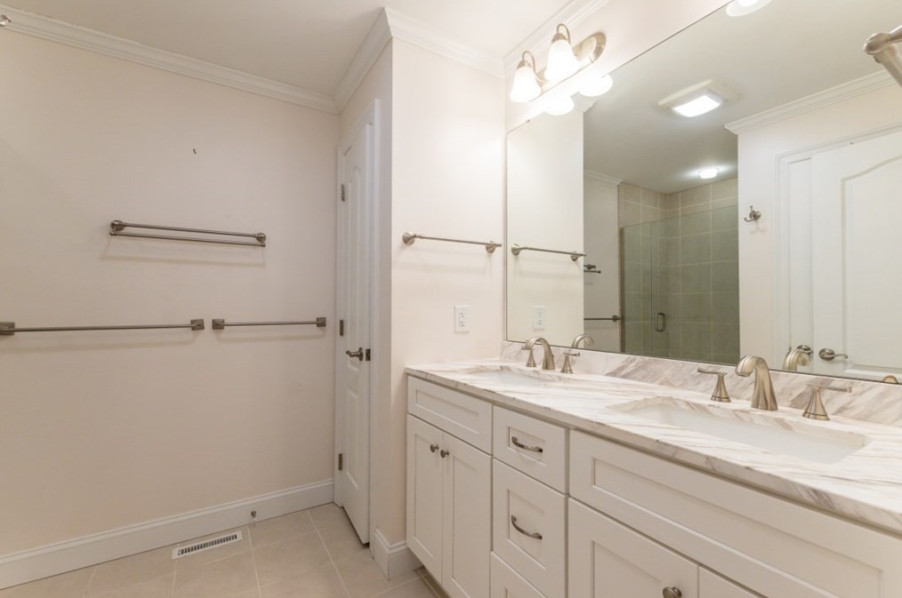 49 St, Upton MA 01568 exterior