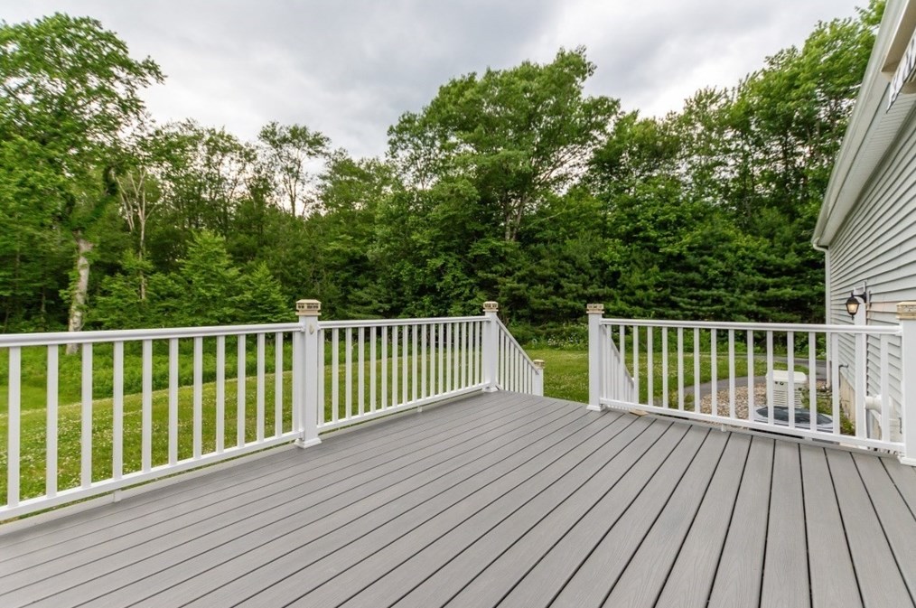 49 St, Upton MA 01568 exterior