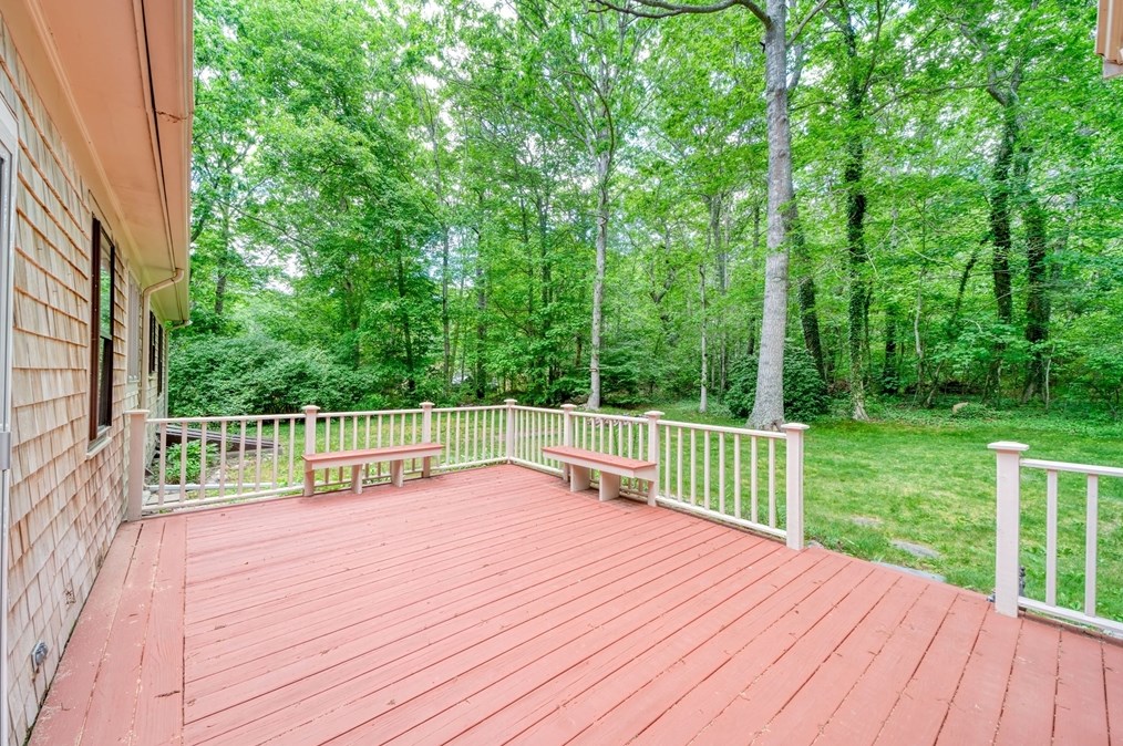 10 Little Acorn Ln, Sandwich MA 02644-1304 exterior