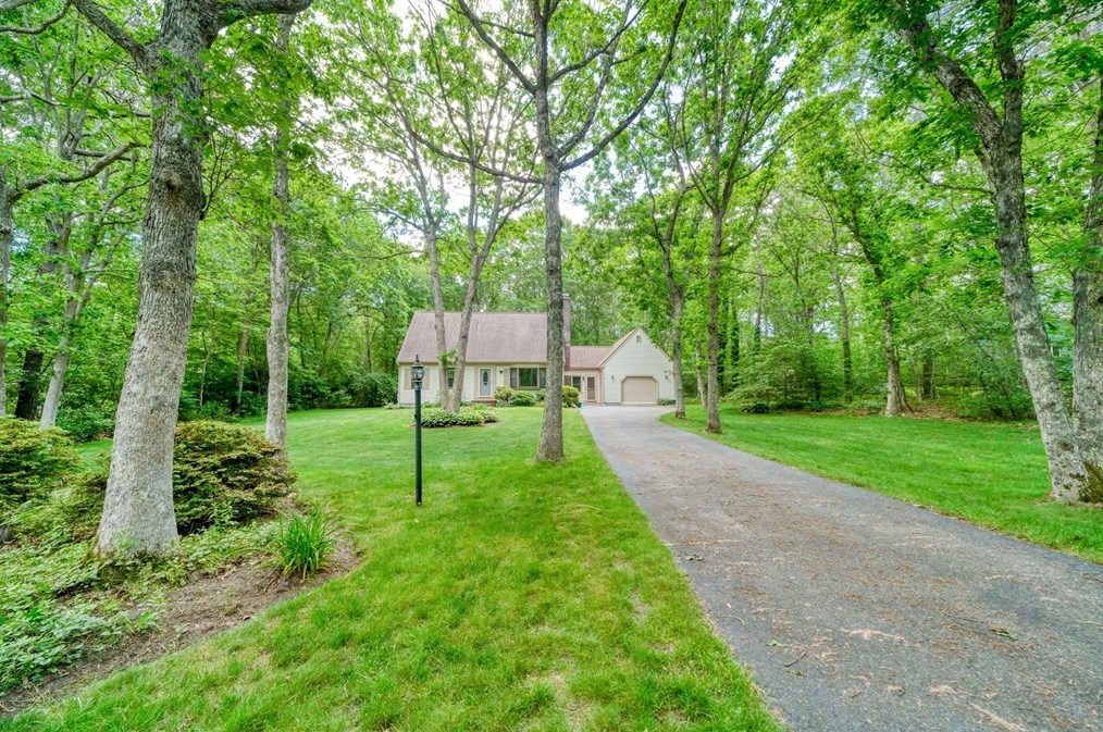 10 Little Acorn Ln, Sandwich MA 02644-1304 exterior