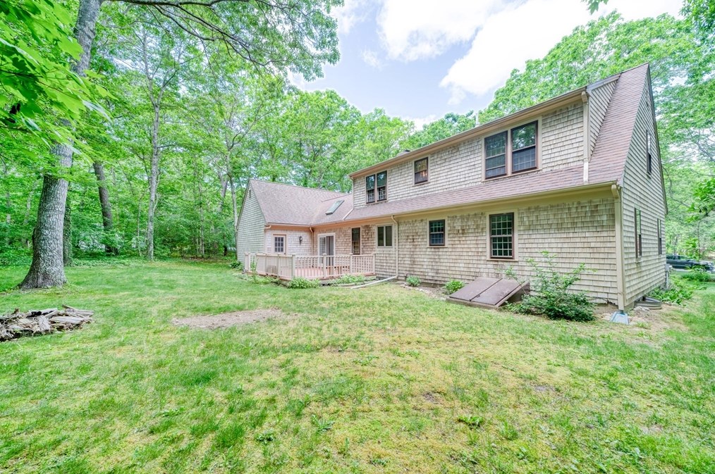 10 Little Acorn Ln, Sandwich MA 02644-1304 exterior