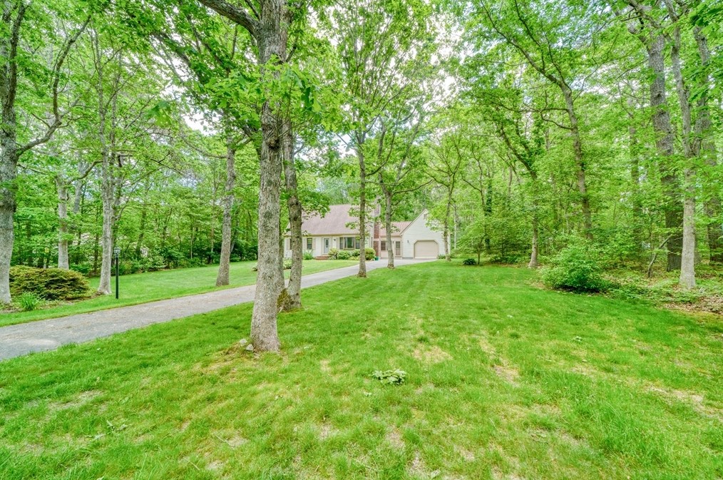 10 Little Acorn Ln, Sandwich MA 02644-1304 exterior