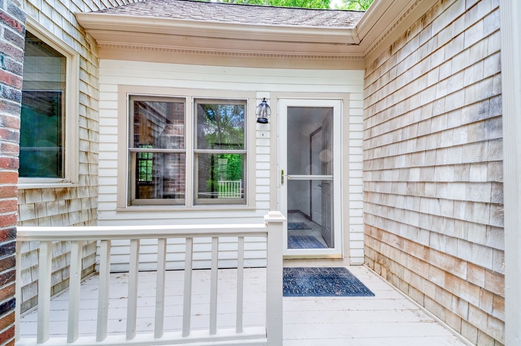 10 Little Acorn Ln, Sandwich MA 02644-1304 exterior