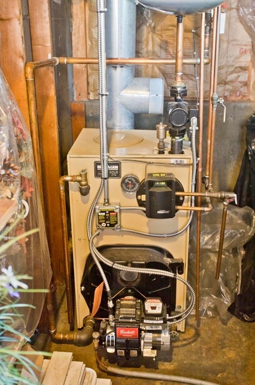 10 Old Carriage Dr, Wilbraham MA 01095-2415 exterior