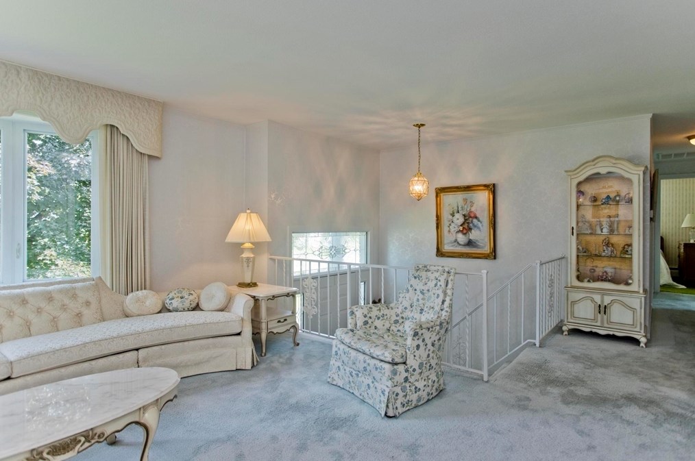 10 Old Carriage Dr, Wilbraham MA 01095-2415 exterior