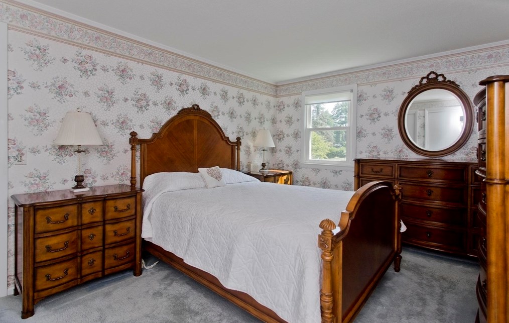 10 Old Carriage Dr, Wilbraham MA 01095-2415 exterior