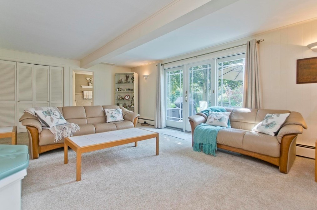 10 Old Carriage Dr, Wilbraham MA 01095-2415 exterior