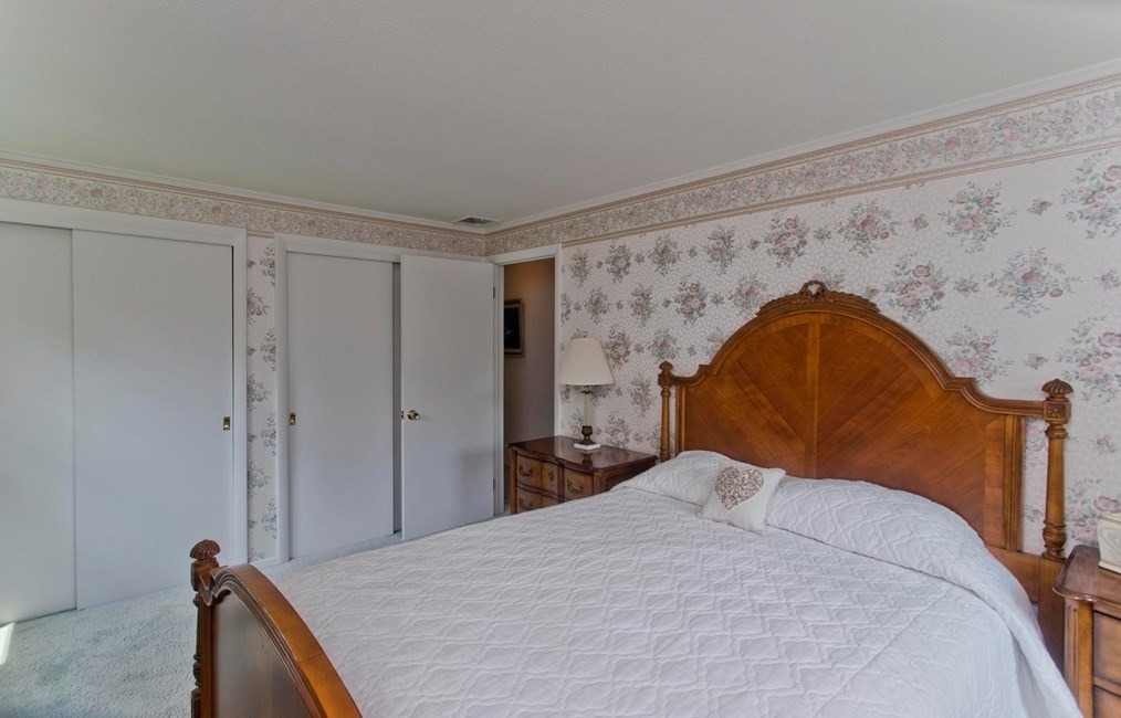 10 Old Carriage Dr, Wilbraham MA 01095-2415 exterior