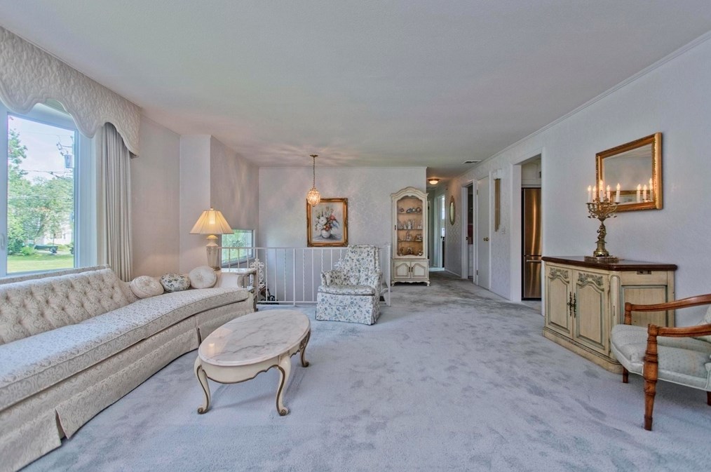 10 Old Carriage Dr, Wilbraham MA 01095-2415 exterior