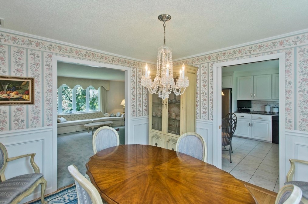 10 Old Carriage Dr, Wilbraham MA 01095-2415 exterior