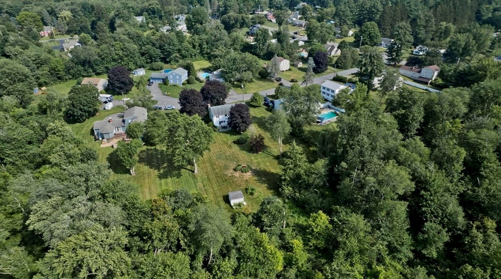 10 Old Carriage Dr, Wilbraham MA 01095-2415 exterior