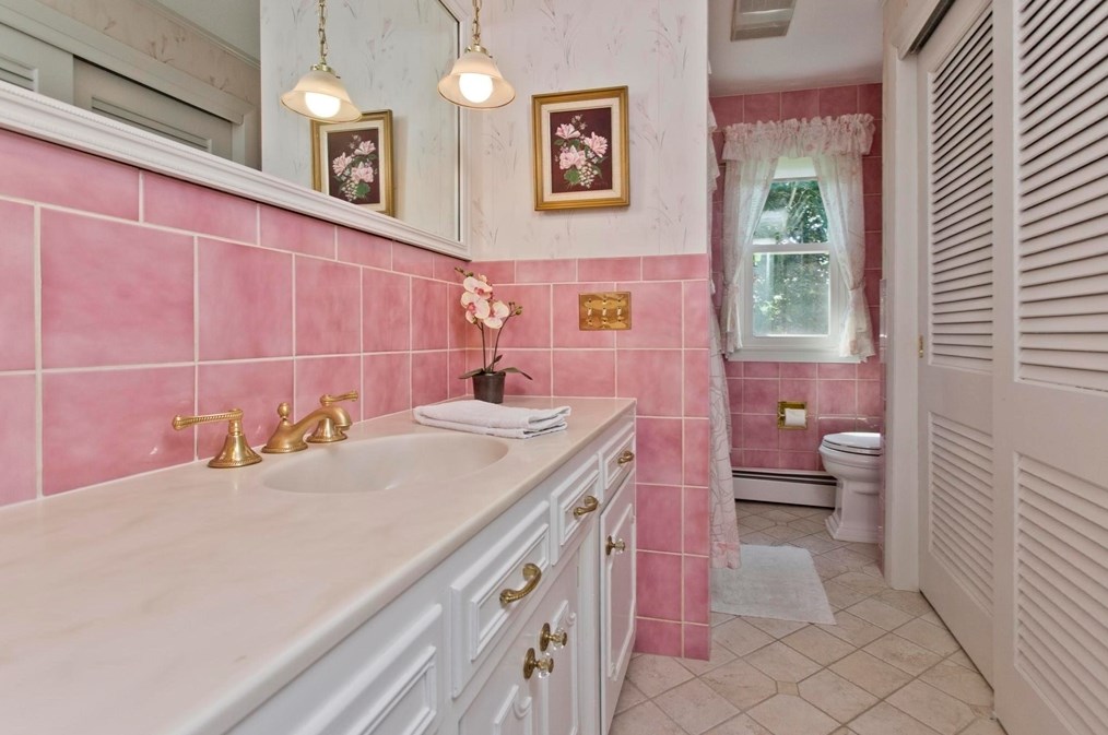 10 Old Carriage Dr, Wilbraham MA 01095-2415 exterior