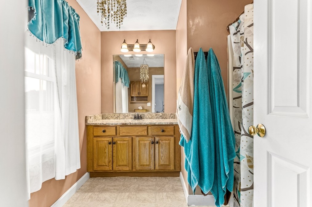 8 Avalon Ct, Methuen MA 01844-1971 exterior