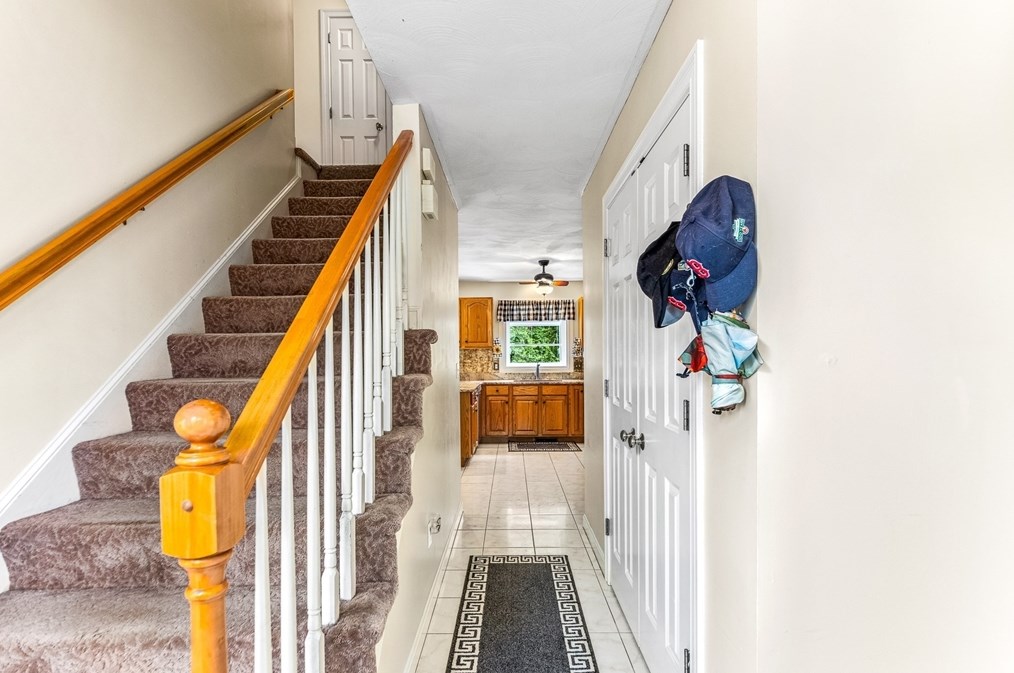 8 Avalon Ct, Methuen MA 01844-1971 exterior