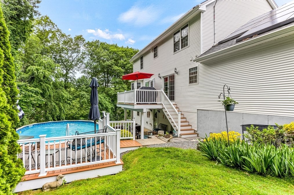 8 Avalon Ct, Methuen MA 01844-1971 exterior