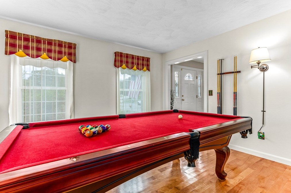 8 Avalon Ct, Methuen MA 01844-1971 exterior