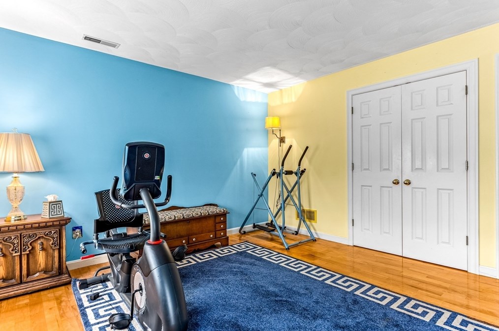 8 Avalon Ct, Methuen MA 01844-1971 exterior