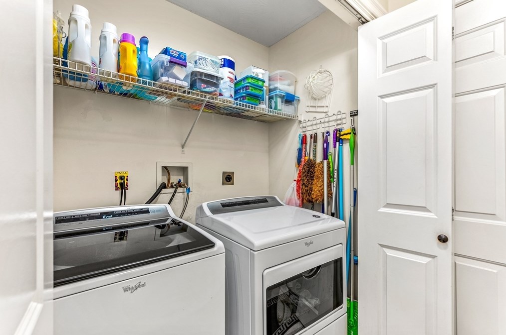 8 Avalon Ct, Methuen MA 01844-1971 exterior