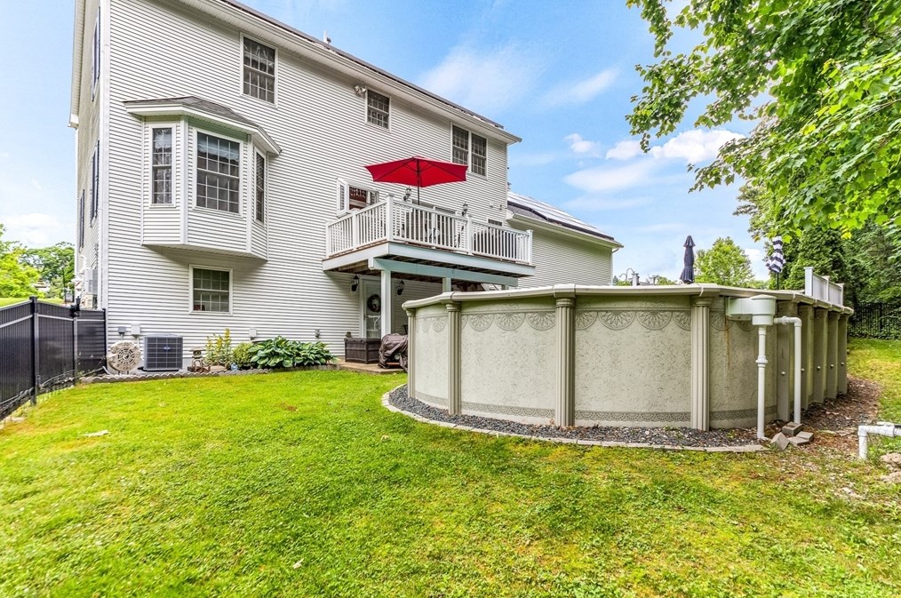 8 Avalon Ct, Methuen MA 01844-1971 exterior