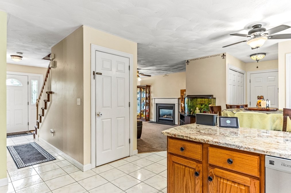 8 Avalon Ct, Methuen MA 01844-1971 exterior