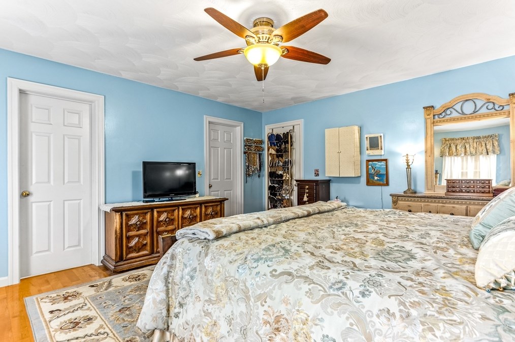 8 Avalon Ct, Methuen MA 01844-1971 exterior