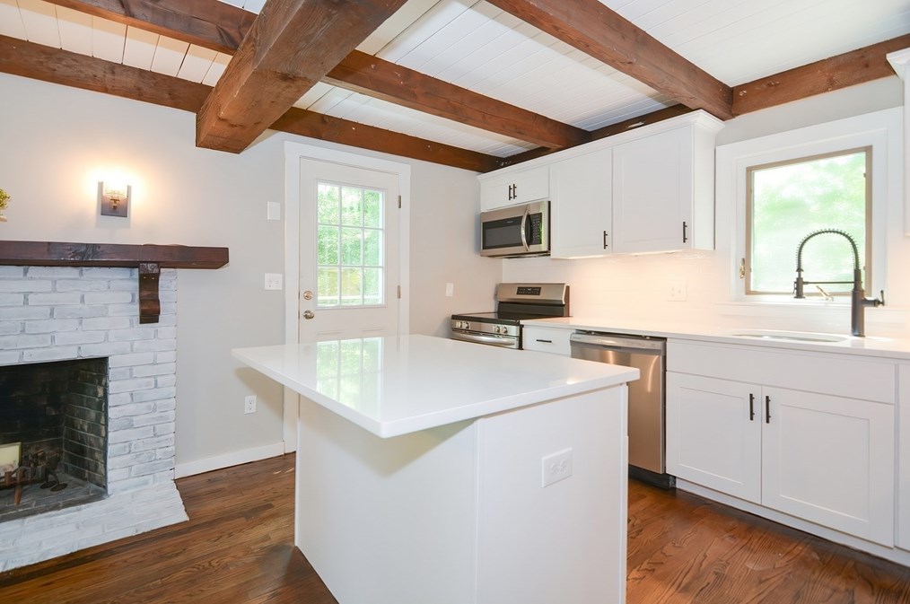 72 Fuller St, Canton MA 02021-1901 exterior