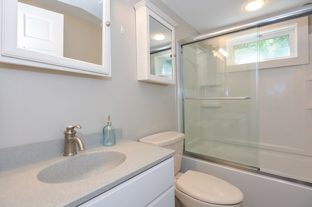 72 Fuller St, Canton MA 02021-1901 exterior