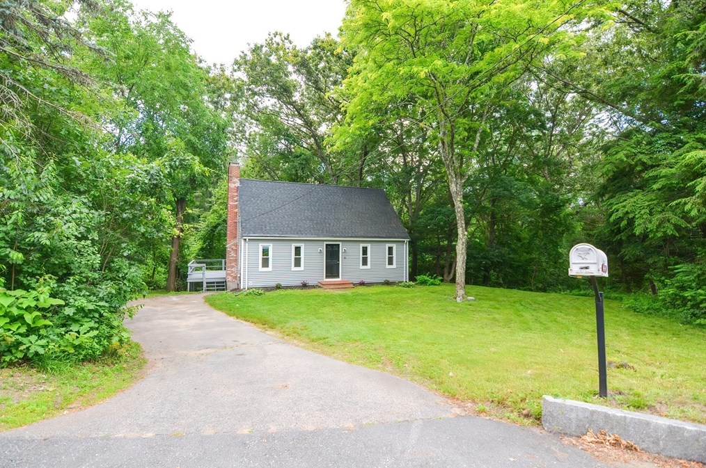 72 Fuller St, Canton MA 02021-1901 exterior