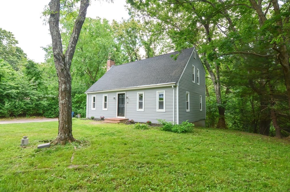 72 Fuller St, Canton MA 02021-1901 exterior