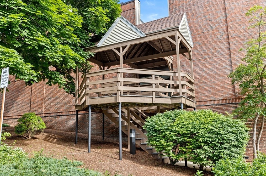 90 Sea St, Weymouth MA 02191-1442 exterior