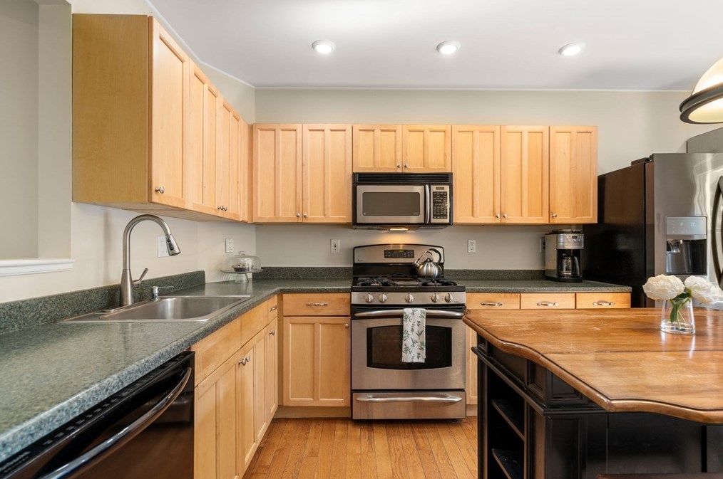 150 Edinboro St, Newton MA 02460-1302 exterior