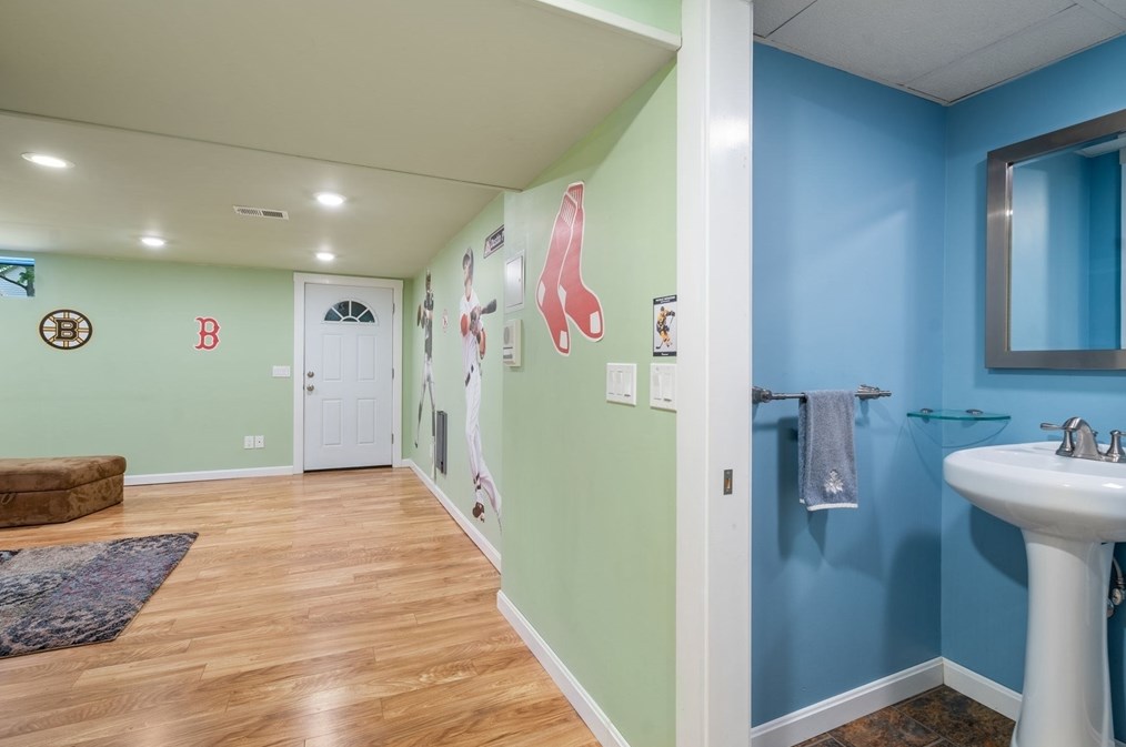 150 Edinboro St, Newton MA 02460-1302 exterior