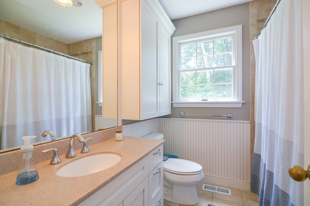 36 Dover Cir, Franklin MA 02038-4200 exterior