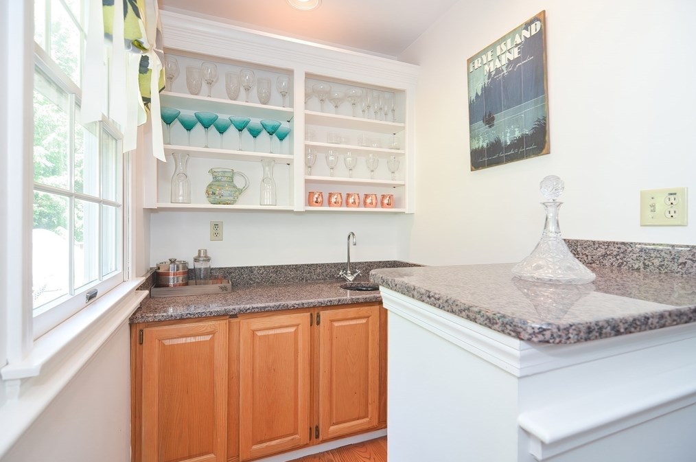 36 Dover Cir, Franklin MA 02038-4200 exterior