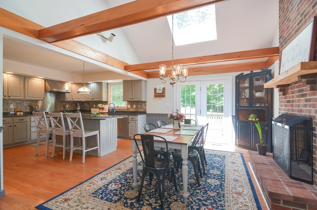 36 Dover Cir, Franklin MA 02038-4200 exterior